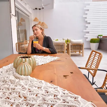 Retro Luxury Olympiakí Aktí