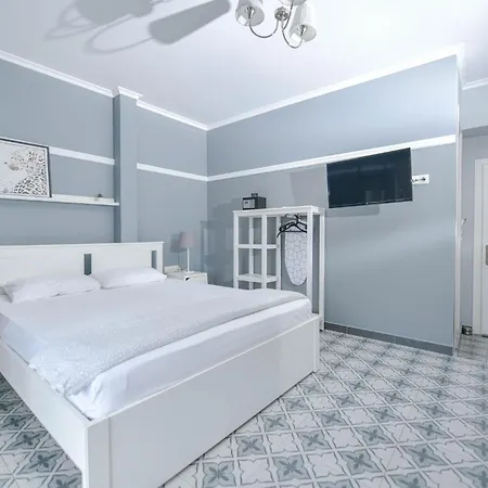 Retro Luxury 3* Olympiakí Aktí