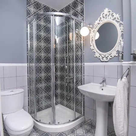 Retro Luxury * Olympiakí Aktí