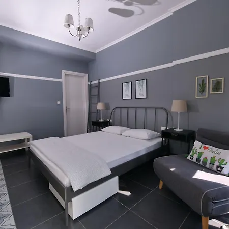 Retro Luxury Lägenhetshotell Olympiakí Aktí